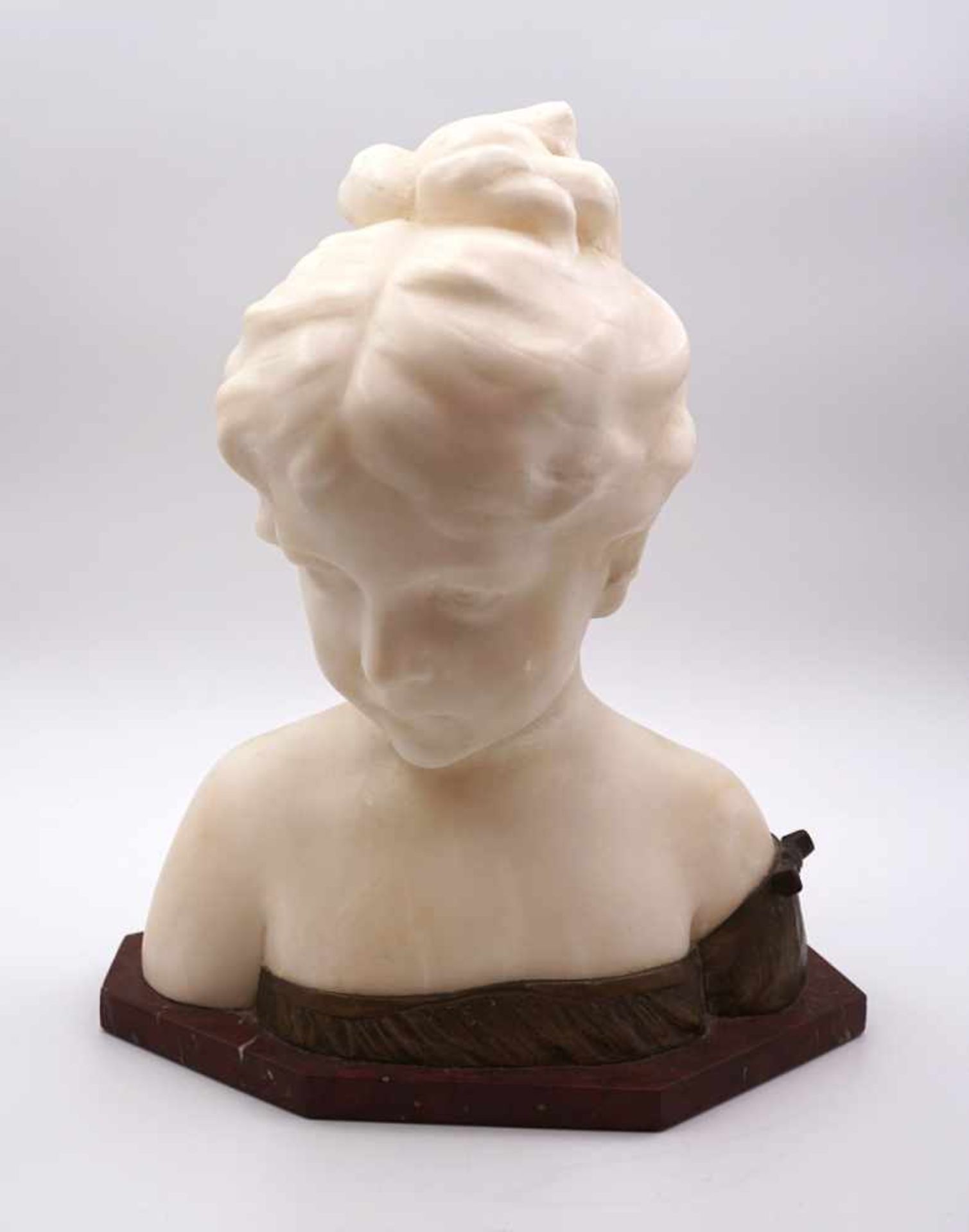 1 Skulptur wohl Alabaster "Mädchenbüste" wohl um 1900, signiert GINO