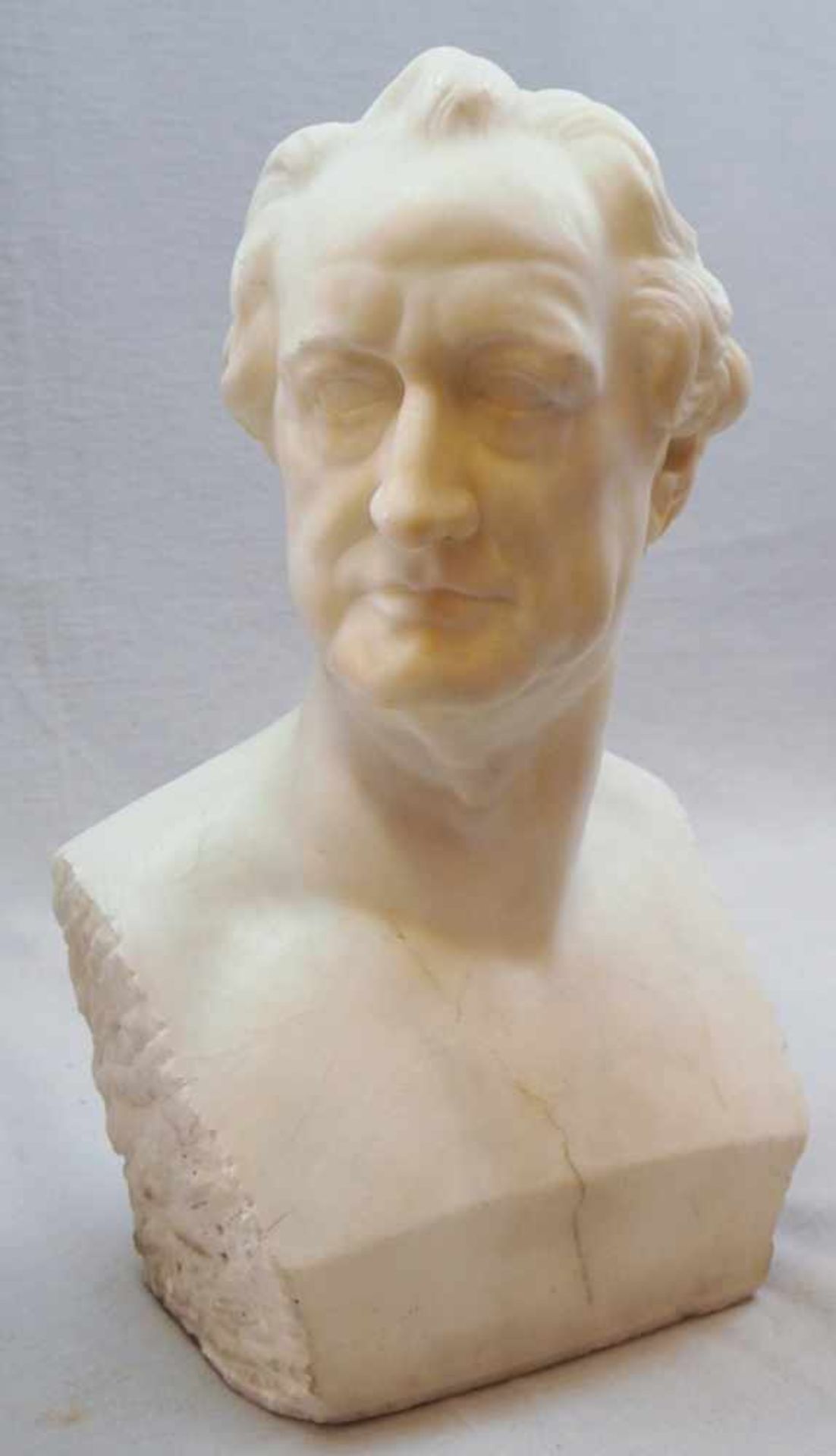 1 Büste Alabaster "Johann Wolfgang von Goethe" Anfang 20. Jh. auf Schulter bez. GALLET