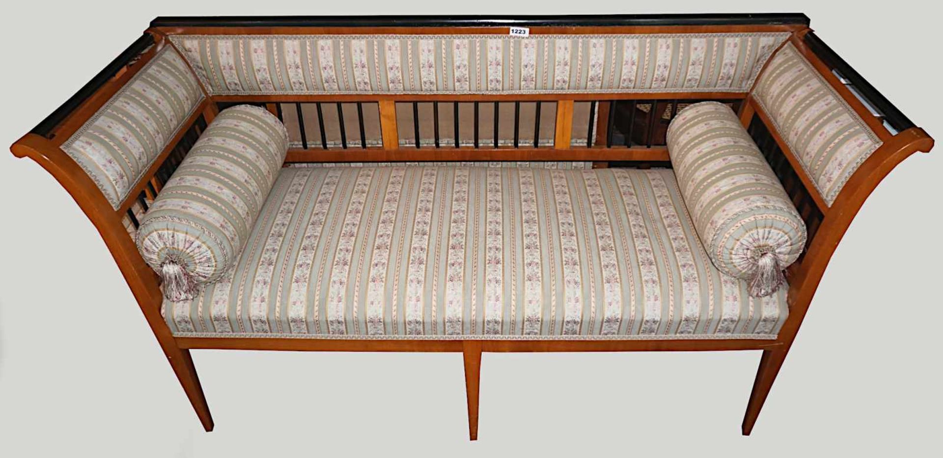 1 Sofa/3- Sitzer Biedermeier wohl Süddeutschland um 1825 Holz Kirsche