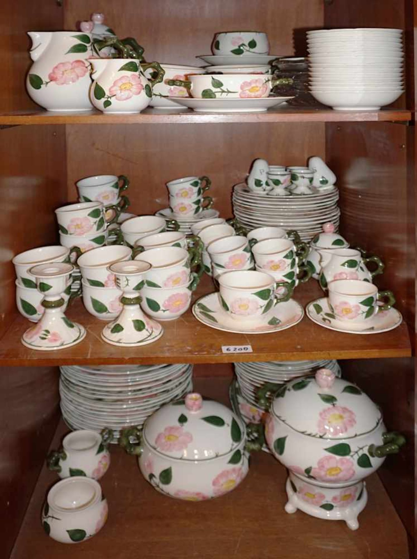 1 Porz.- Service VILLEROY&BOCH "Wild-Rose" Mettlach für ca. 12 Personen