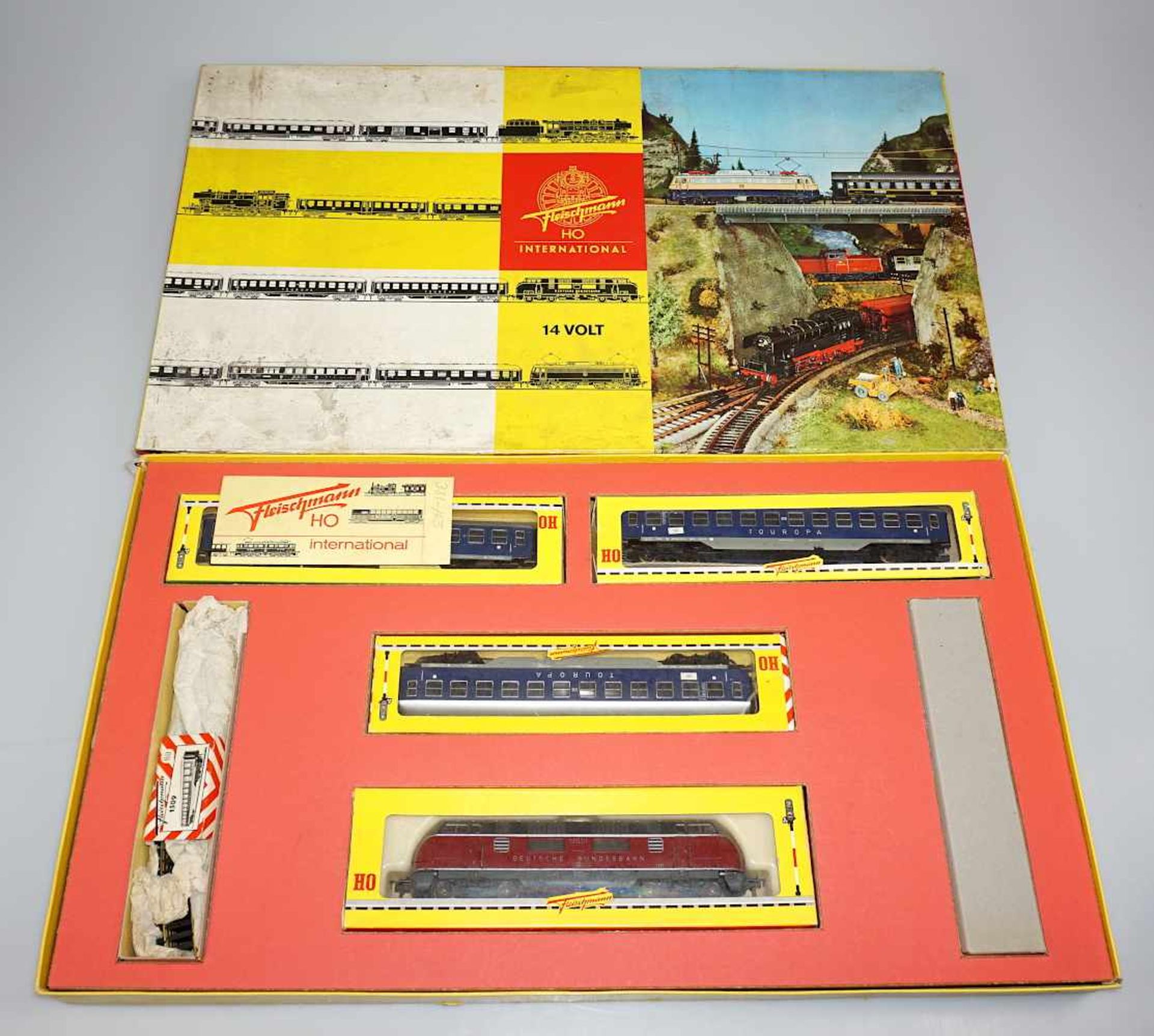 1 Modelleisenbahnset elektrisch FLEISCHMANN Spur H0 Western Germany 1 Lok 3 Waggons u.a.