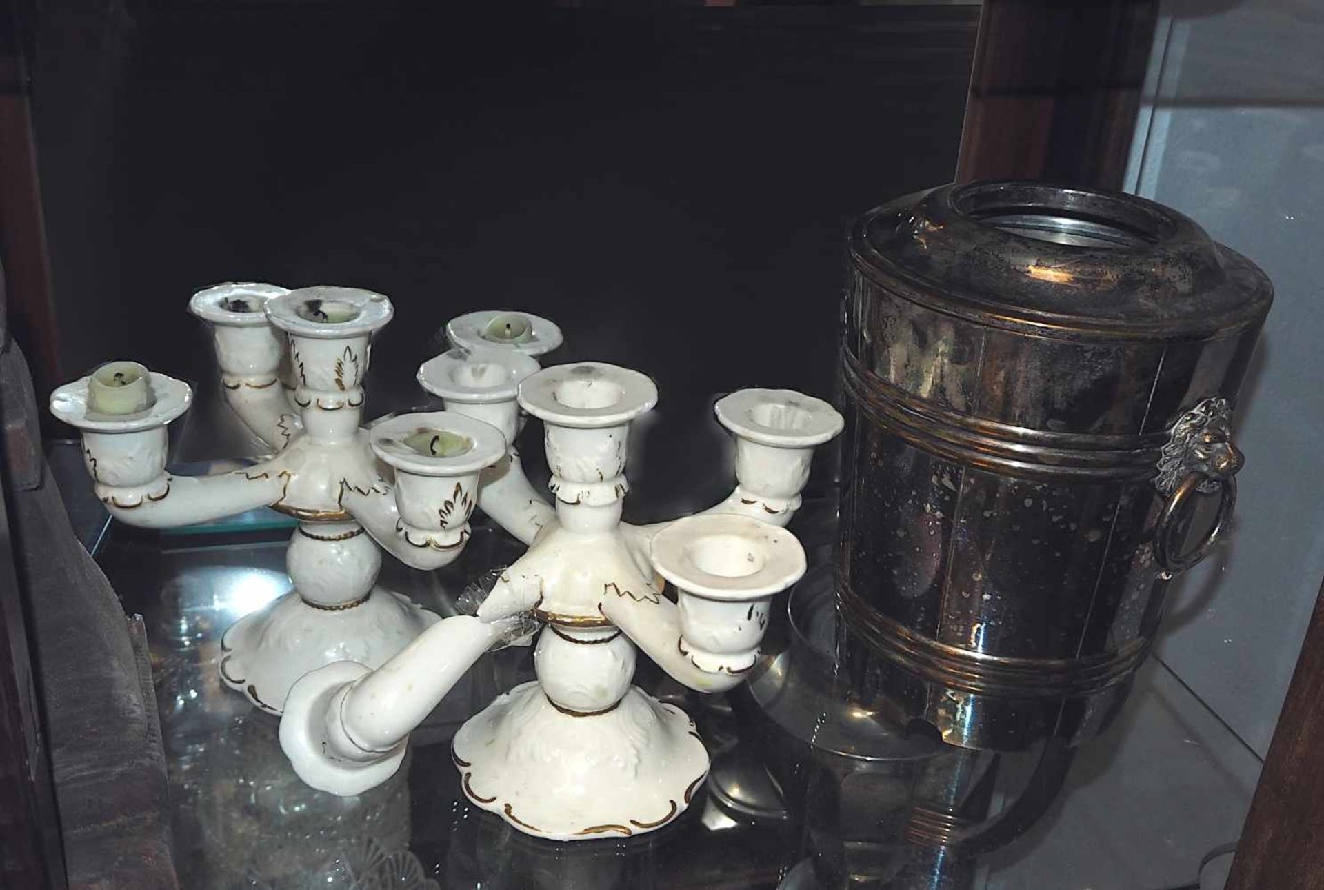 1 Konv. Dekorationsobjekte: Kristallobjekte: Schalen, Karaffe mit Montierung Silber 800 - Image 2 of 6