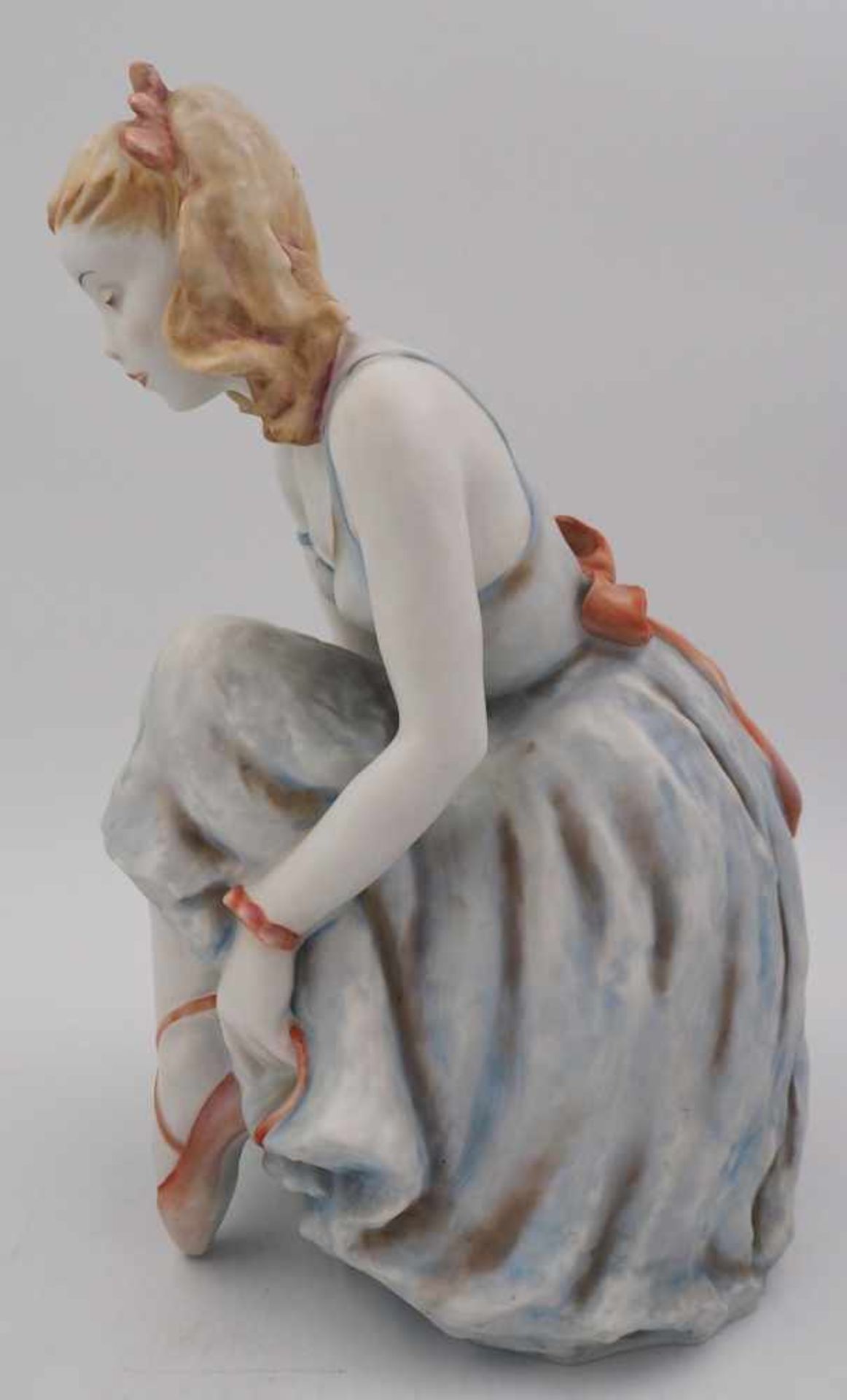 1 Figur Biskuitporzellan ROSENTHAL "Ballerina beim Schuhebinden" - Bild 2 aus 5