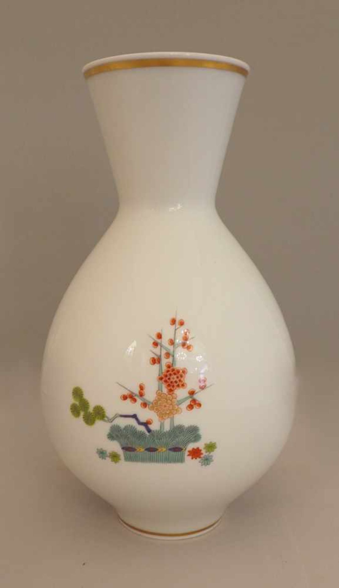 1 Vase Porzellan MEISSEN, polychromer Dekor "Kakiemon", 20.Jh., - Image 2 of 3