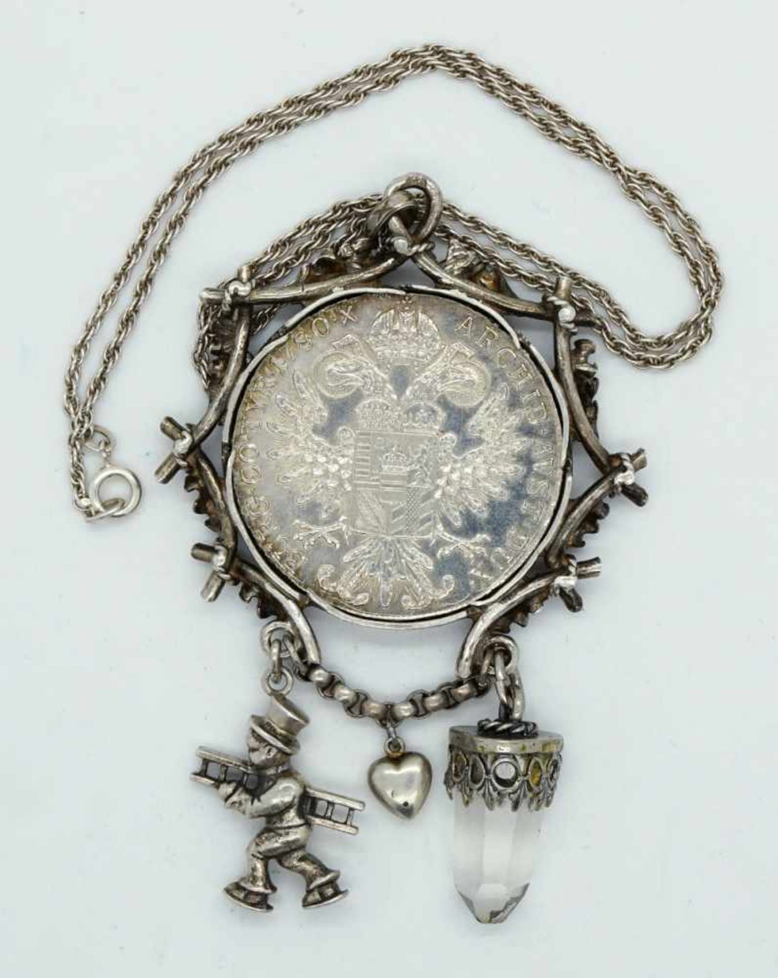 1 Kette mit Trachtenanhänger "Maria-Theresia-Taler" u.a.