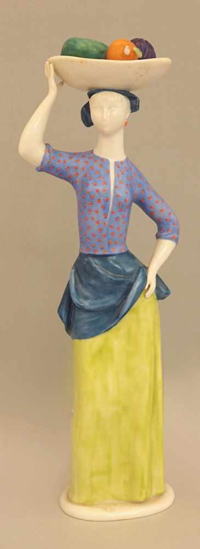 Figur Porzellan NYMPHENBURG "Mädchen mit Obstkorb", Entwurf Johanna KÜNZLI wohl um 1955,