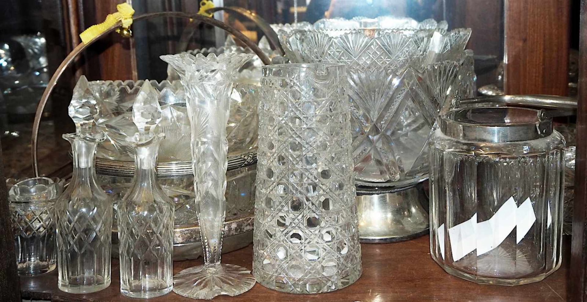 1 Konv. Dekorationsobjekte: Kristallobjekte: Schalen, Karaffe mit Montierung Silber 800 - Image 4 of 6