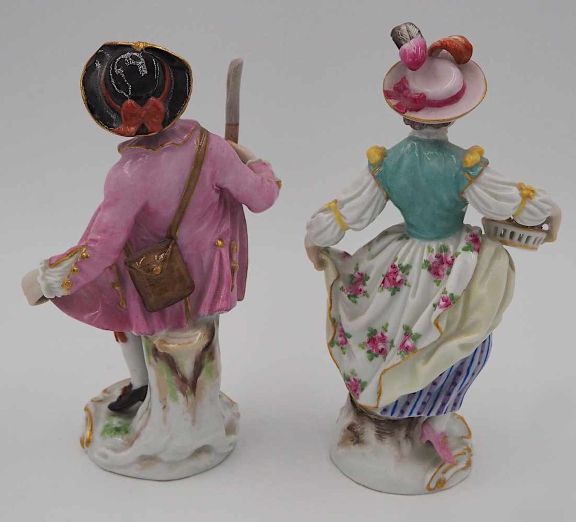 2 Figuren Porz. MEISSEN Knaufschwerter "Der Bote" "Blumenmädchen"jew. Rocaillensockel - Bild 2 aus 3