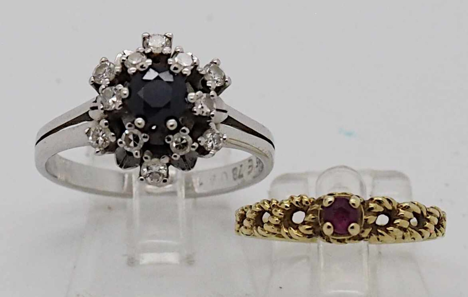 1 Damenring WG 14ct. m. Saphir/Brill. sowie1 Damenring GG 8ct. wohl Rubin