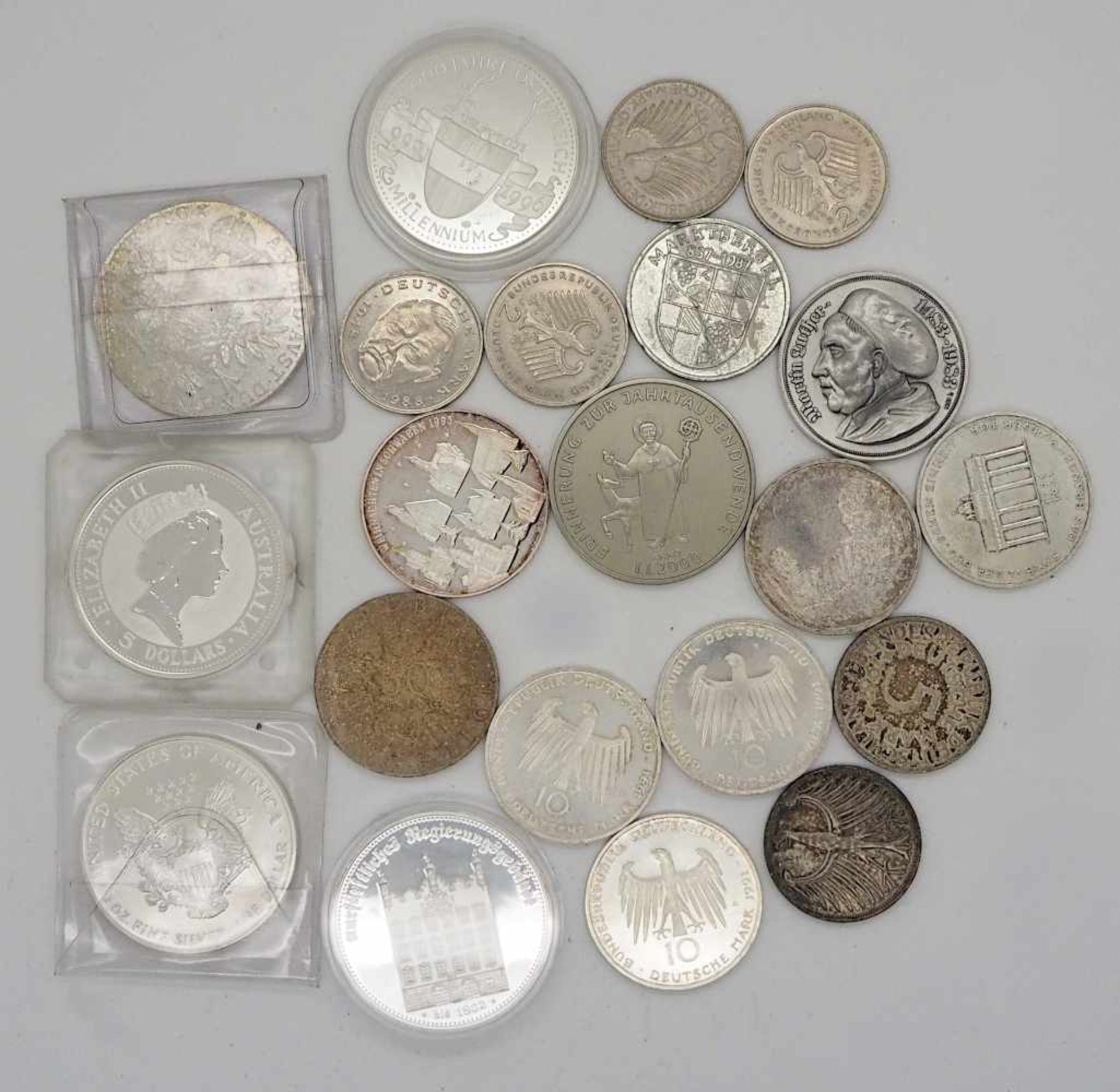 1 Konvolut Münzen/Medaillen, Silber u.a. BRD 2/5/10 DM, Österreich, versch. Länder,<br / - Bild 2 aus 2