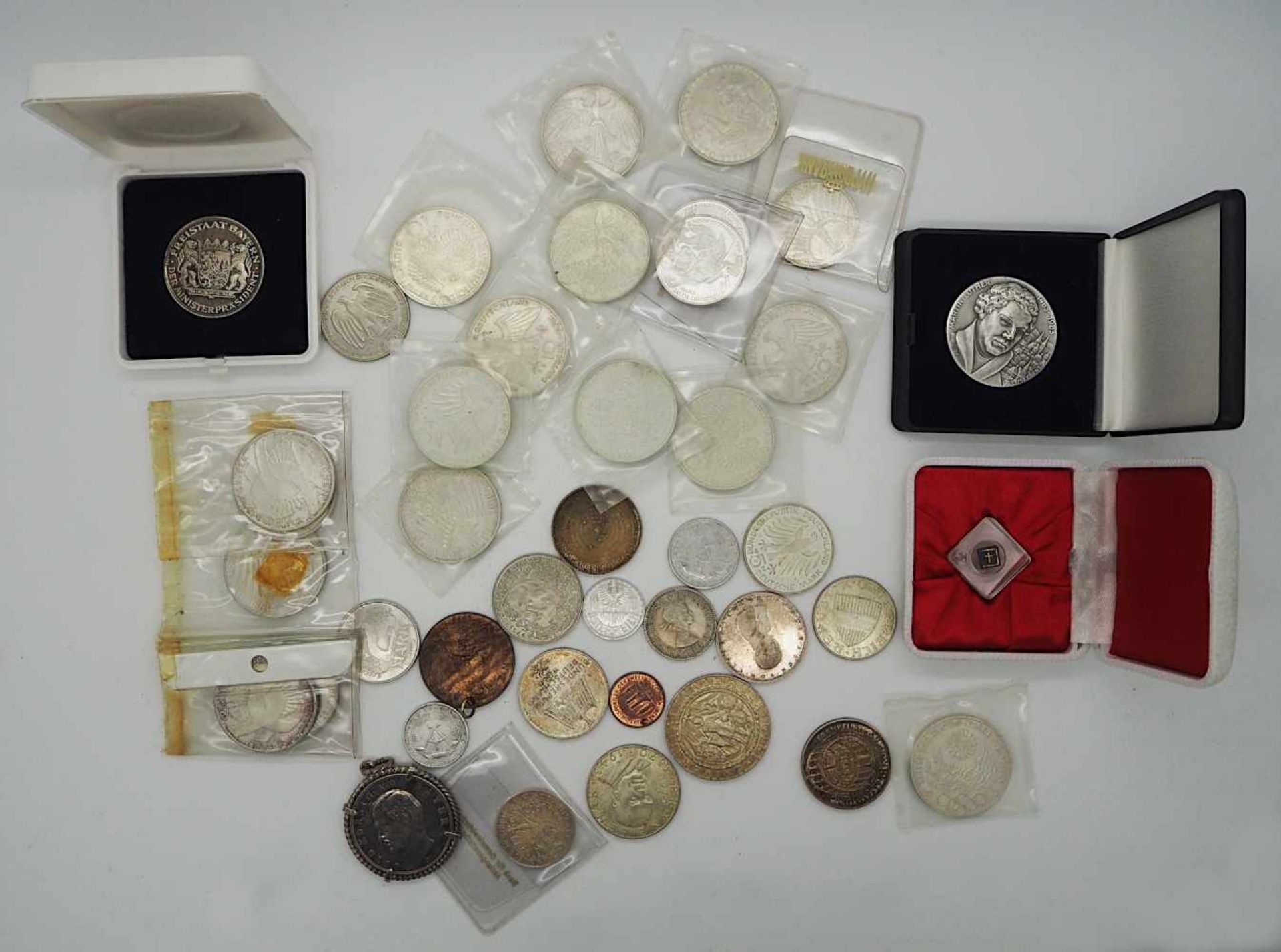 1 Konvolut Münzen/Medaillen Silber u.a., BRD 5/10 DM, Österreich, Dt. Reich u.a.sow