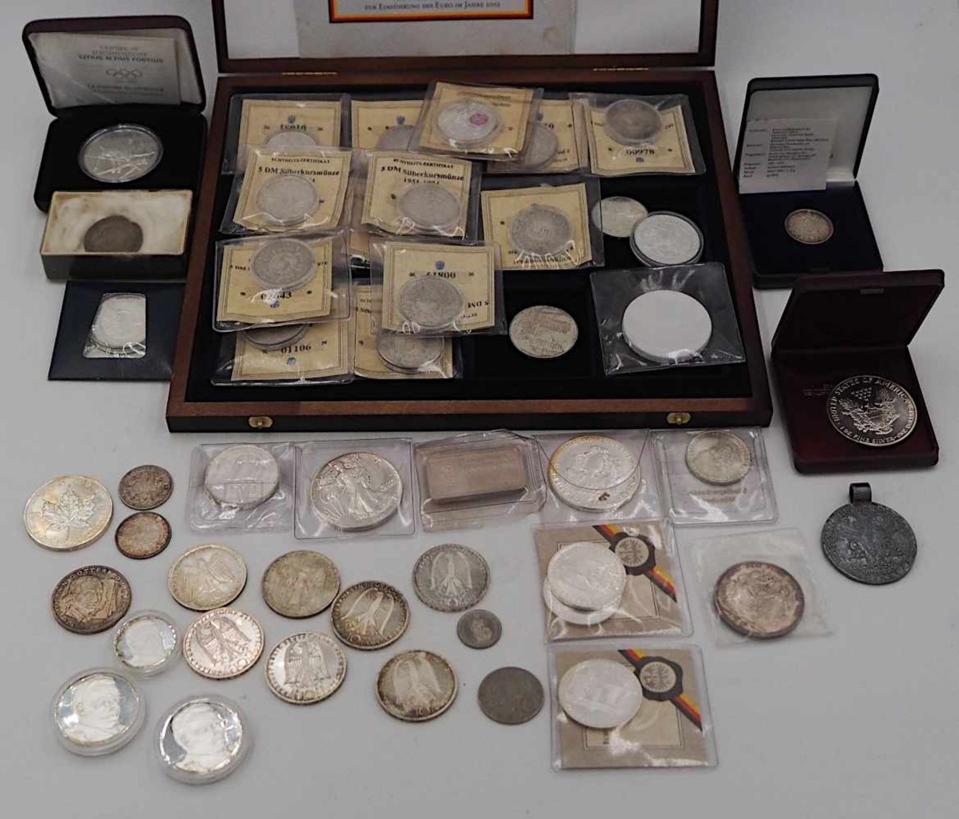 1 Konvolut Münzen/Medaillen Silber u.a. BRD 5/10 DM, Dt. Reich sowie1 kleiner Silberb