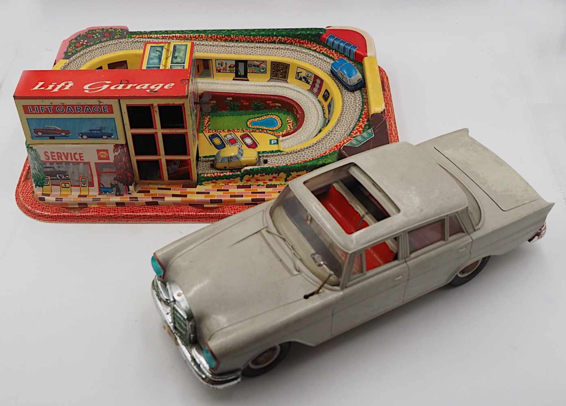 1 Konv. Blechspielzeug: Spielzeugauto SCHUCO "Elektro-Radio 5710" rot/weißBlechauto " - Bild 2 aus 4