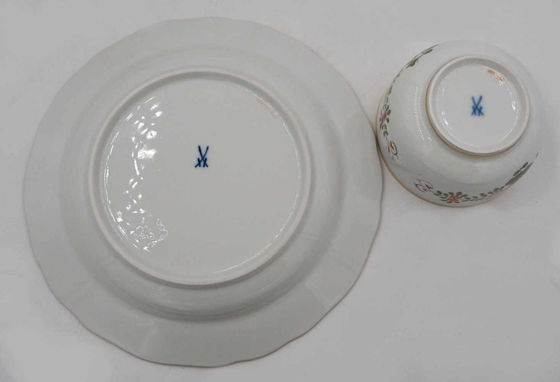 1 Kaffee- und Kuchenservice MEISSEN "Streublumendekor" u.a., 20. Jh.für ca. 6 Pers. m - Bild 3 aus 3