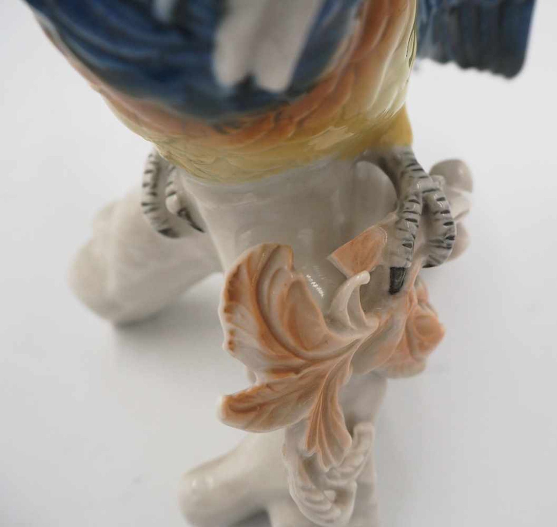 1 Konv. Porzellanfiguren ENS u.a.polychrom bemalt "Kakadu" u.a., bis H ca. 22cm, z.T. - Bild 2 aus 3
