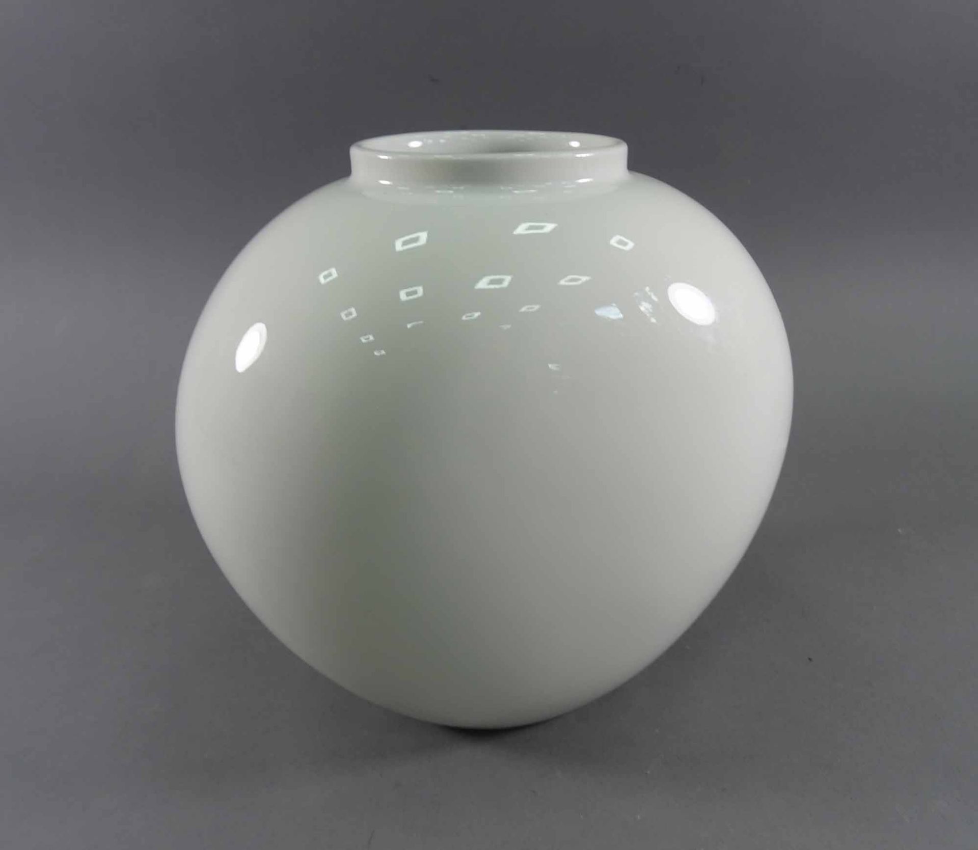 Vase, KPM Berlinweiß, H = 18 cm