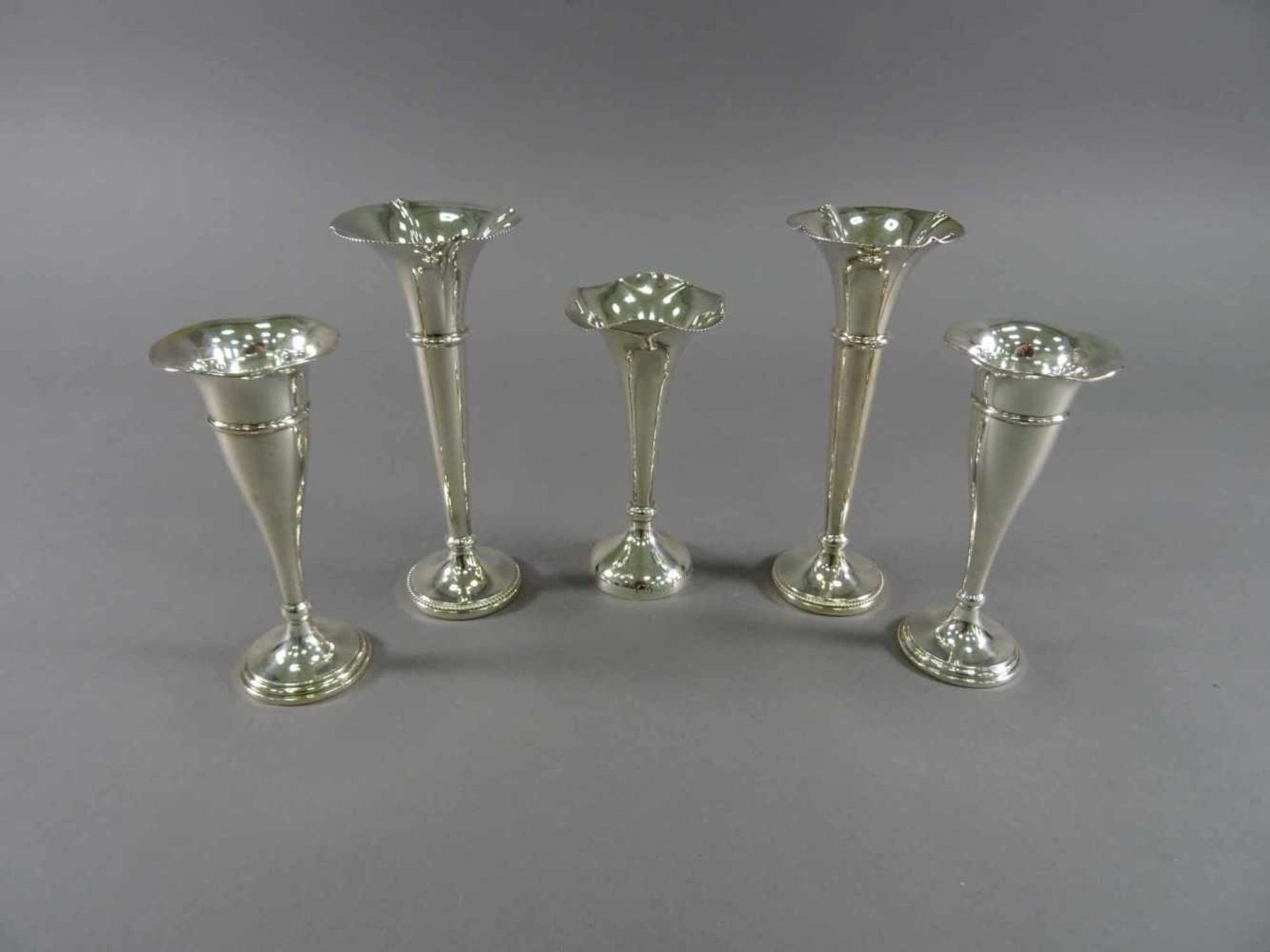 Fünf Miniaturvasen, 800 bzw. 830 Silberverschiedene Hersteller, Widmung, H = 10 bis 12,5 cm, je