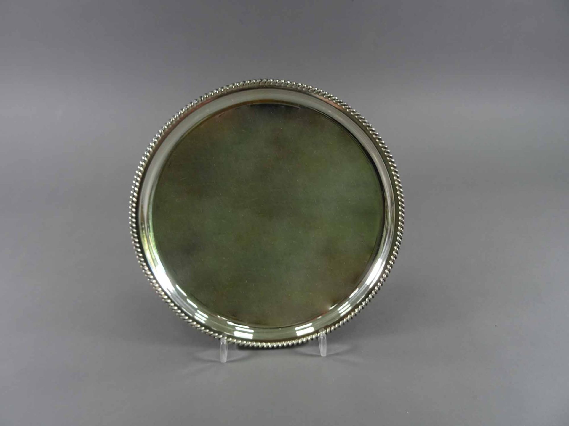 Tablett, 800 Silber, WilkensKordelrand, D = 21 cm, ca. 259 g, verso mit Widmung, Kratzspuren