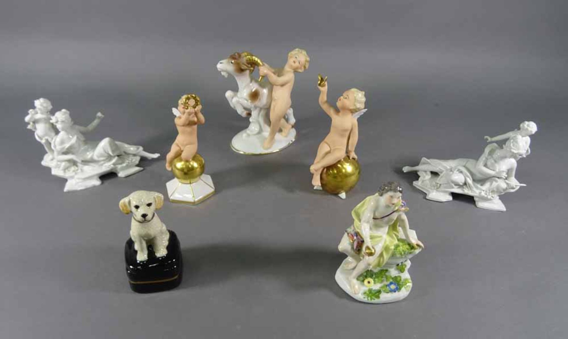 Sieben Porzellanfiguren, darunter