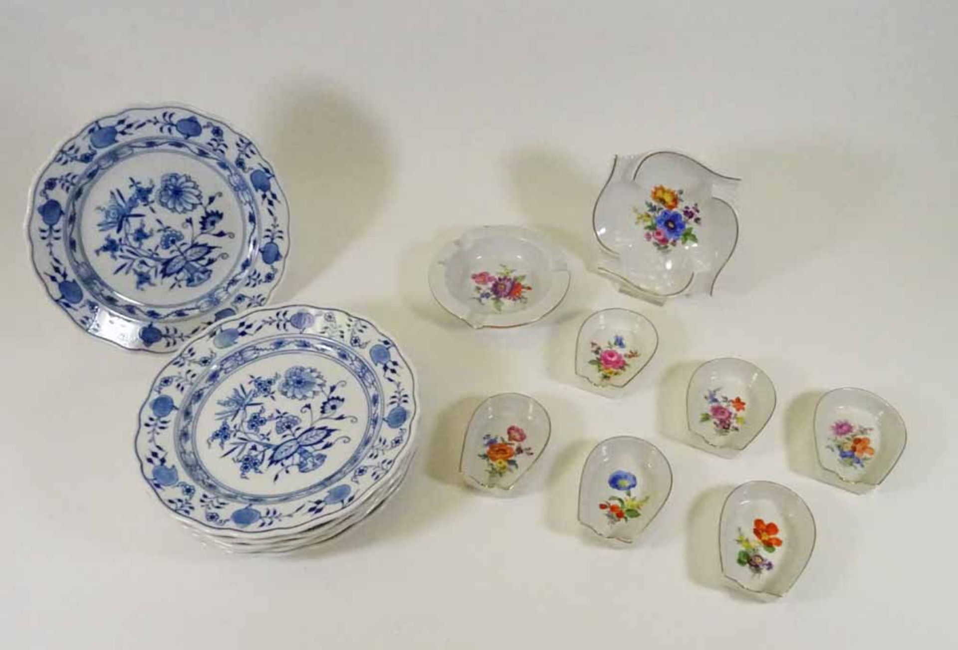 Sechs Teller, Meissen, Zwiebelmuster