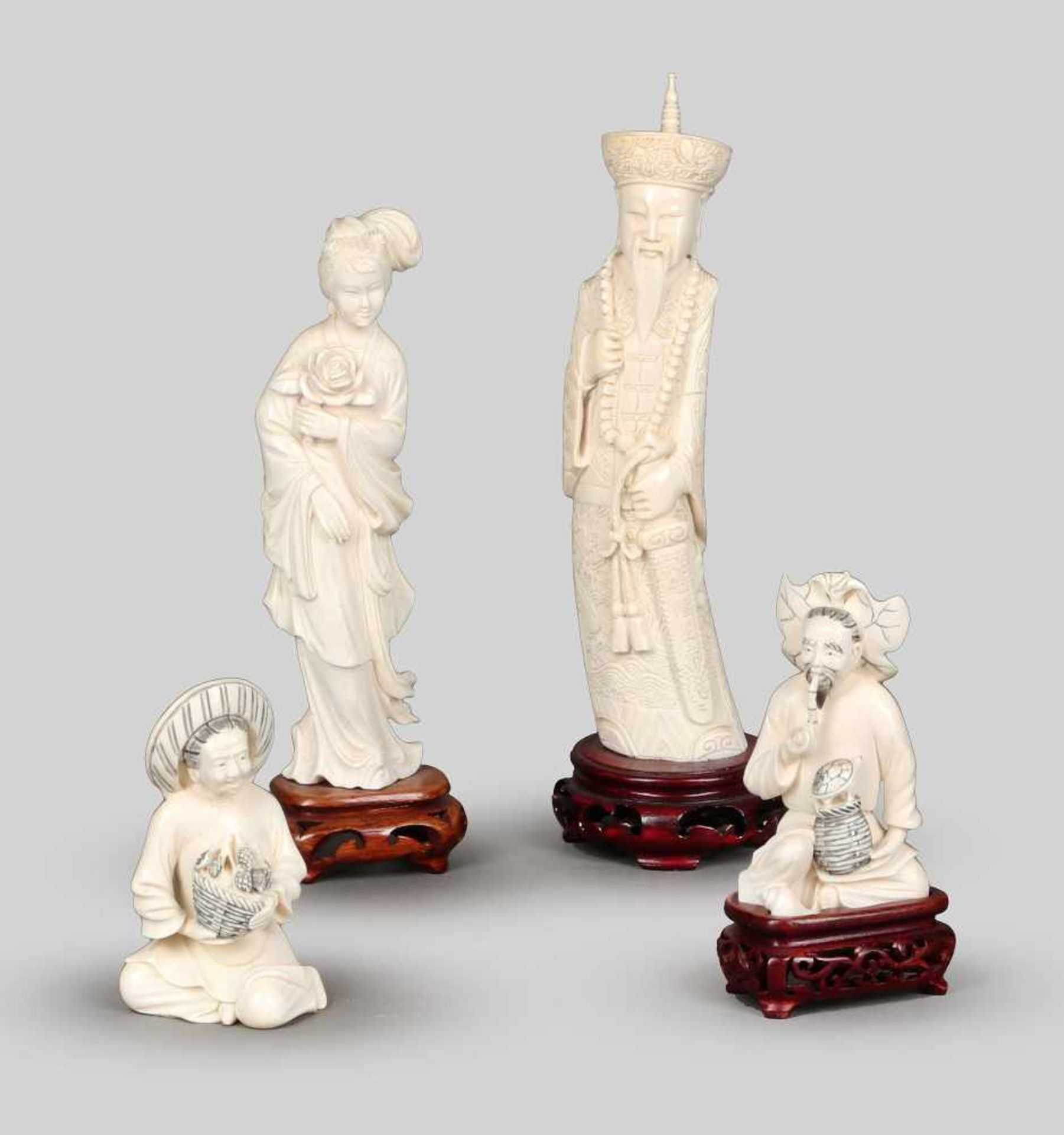 Vier Figuren, China, um 1900, Elfenbein