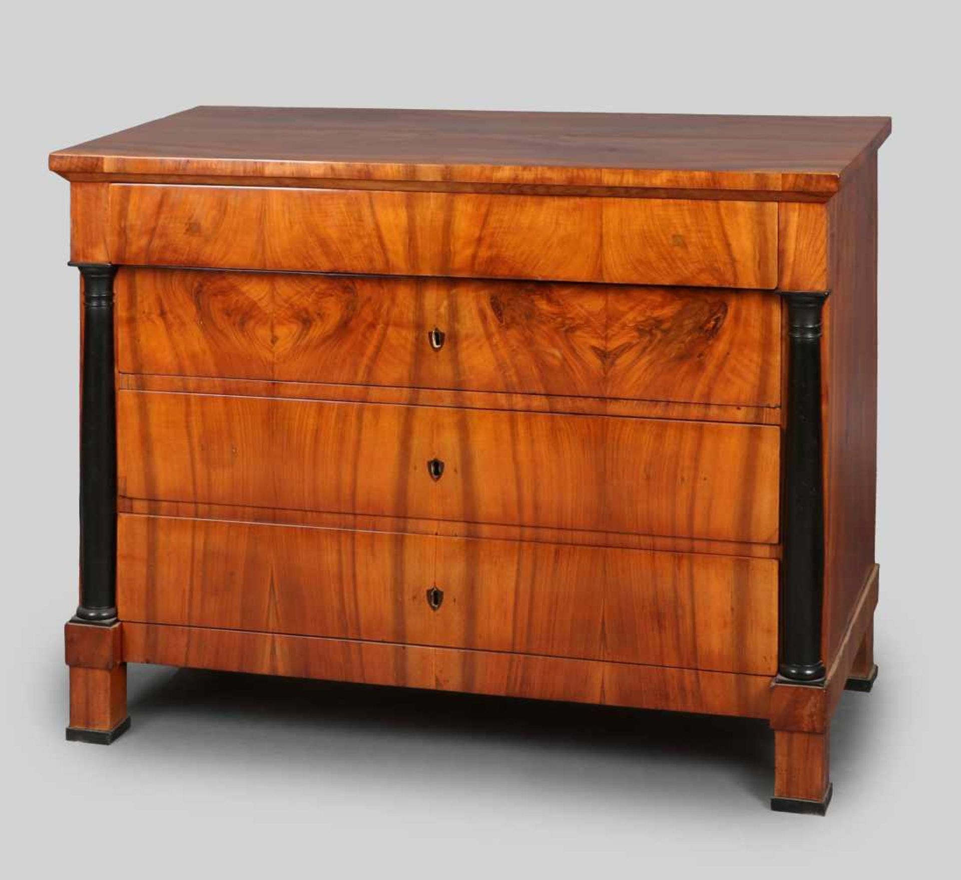 Biedermeier-Kommode, Nussbaumholz