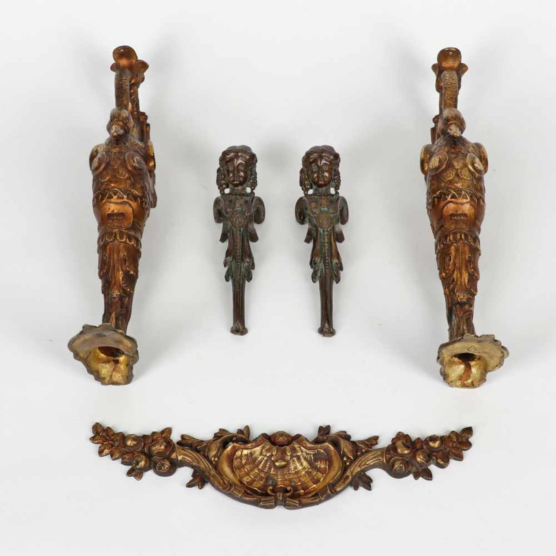 Paar Bronzeappliken, 'Hermen'H = 23 cm; Paar Messingappliken, 'Schwäne', H = 39 cm; <b