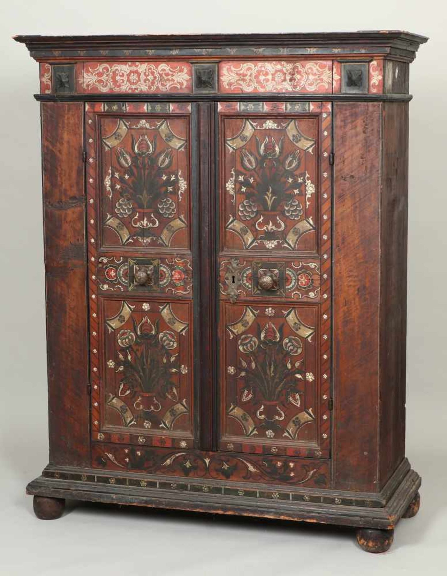 Bauerschrank, 19.Jh., Weichholzmit floraler Fassung, 164 x 130 x 53 cm, unvollständig, bes