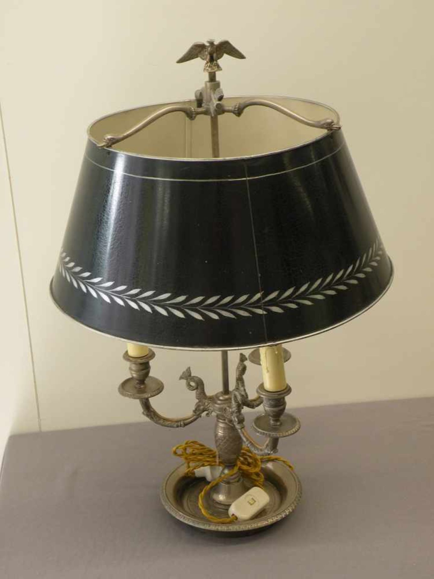 Tischlampe mit Zinnfuß, Bekrönung mit Adler, 58 cm hoch