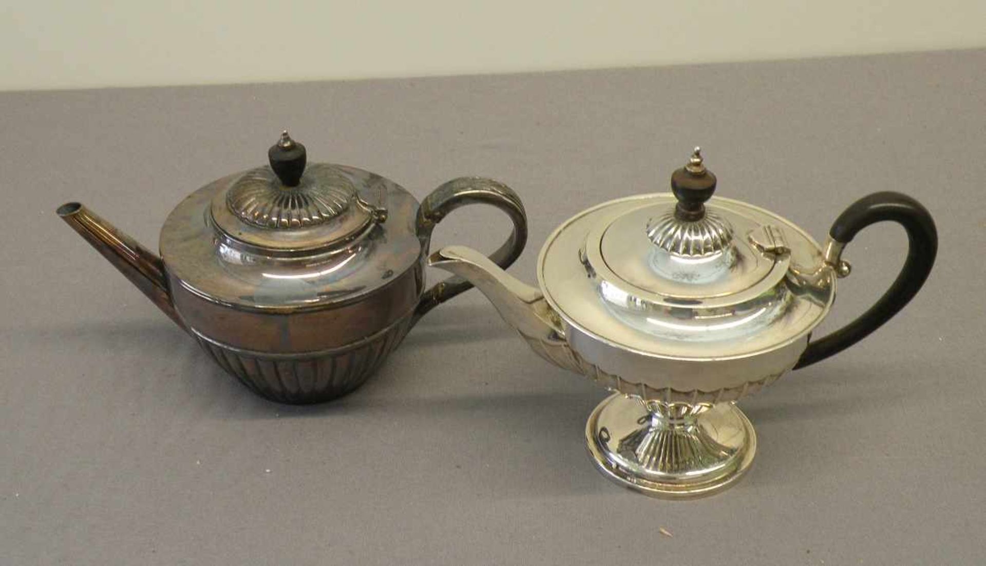 2 Teekannen England, Sterlingsilber, 13 cm hoch, ca. 428 g