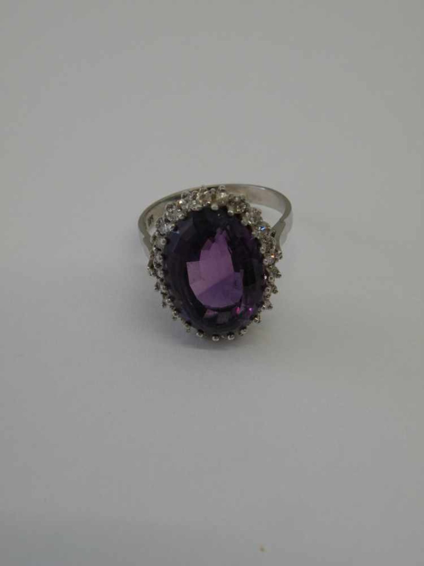 Damenring 585 Weissgold besetzt mit großem Amethyst und ca. 24 Brillanten