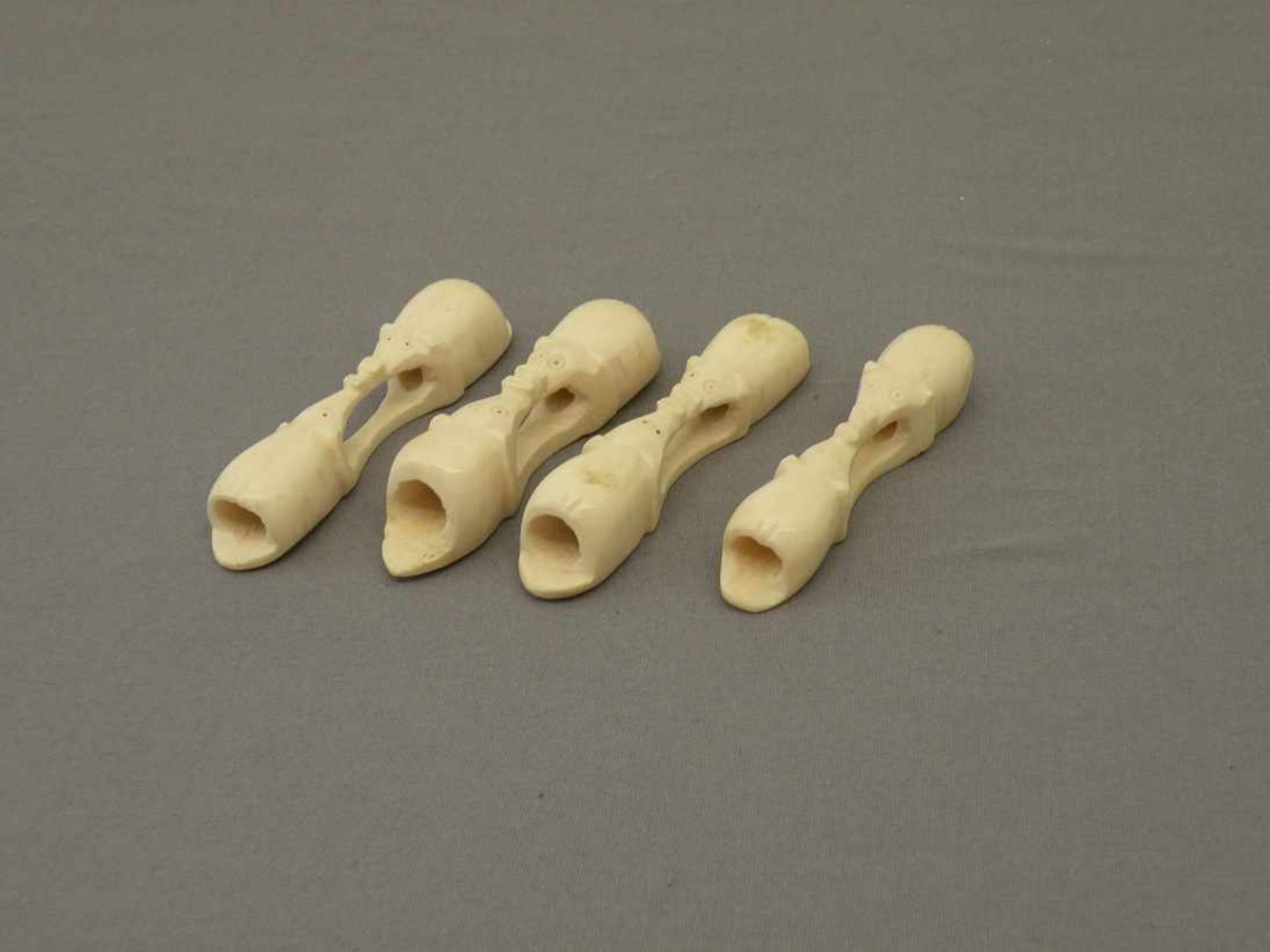 4 Messerbänke Elfenbein, Asien, um 1920, 10 cm lang