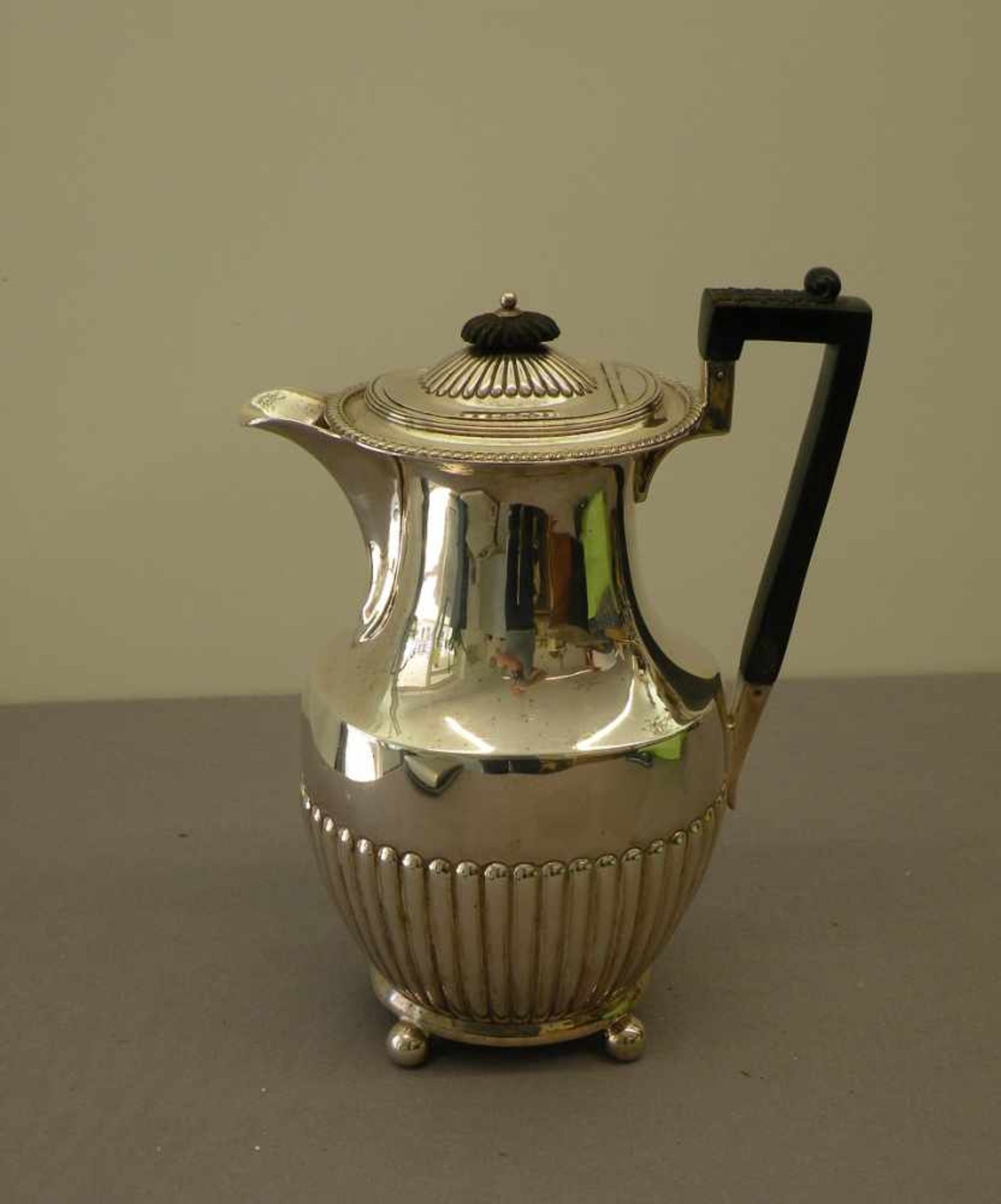 Große Kaffeekanne England, Sterlingsilber, 26 cm hoch