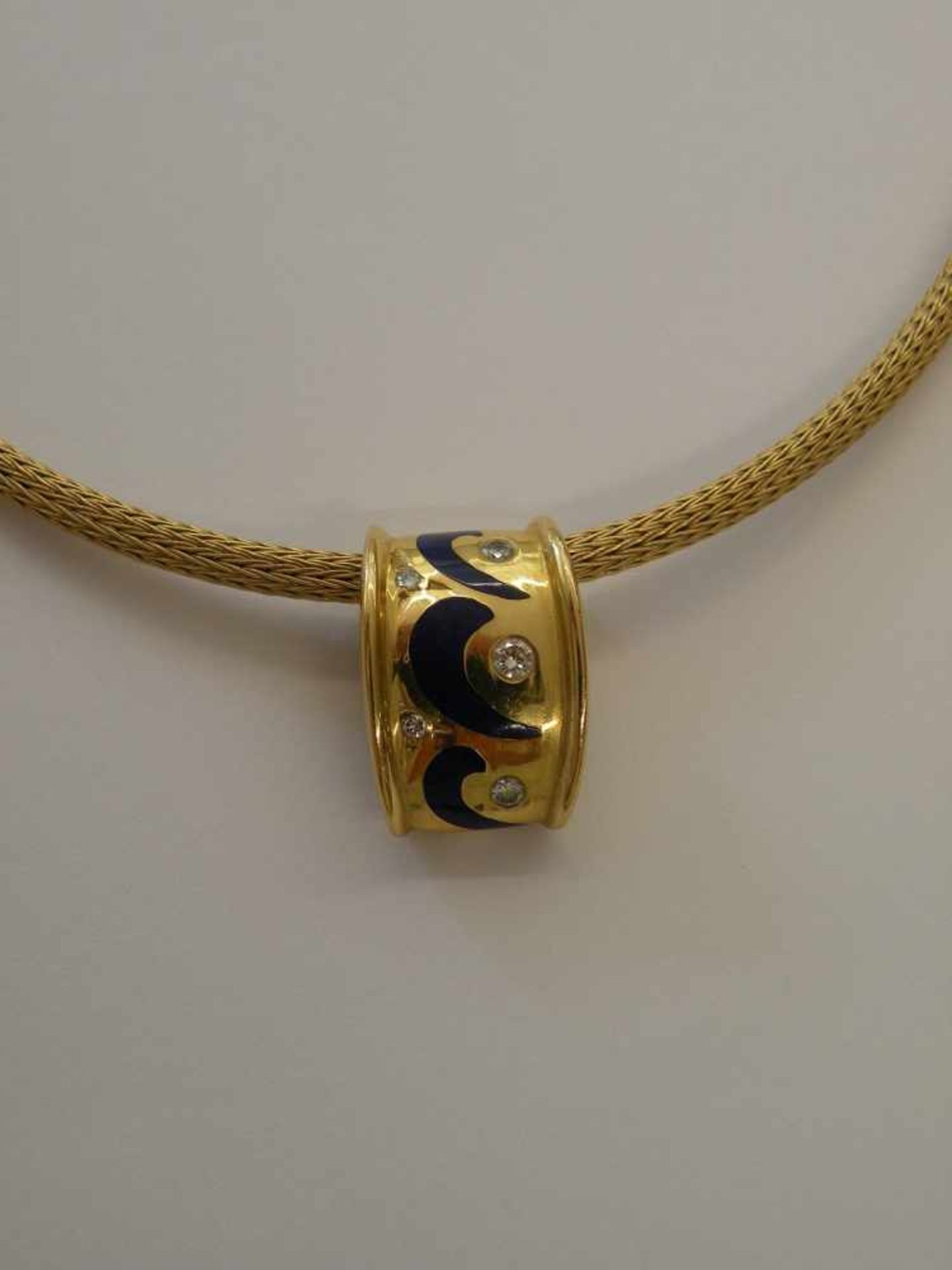 Collier 750 Gelbgold, Anhänger besetzt mit 5 Brillanten, teils Emaille, Gesamtgewicht 21,5 g - Bild 3 aus 3