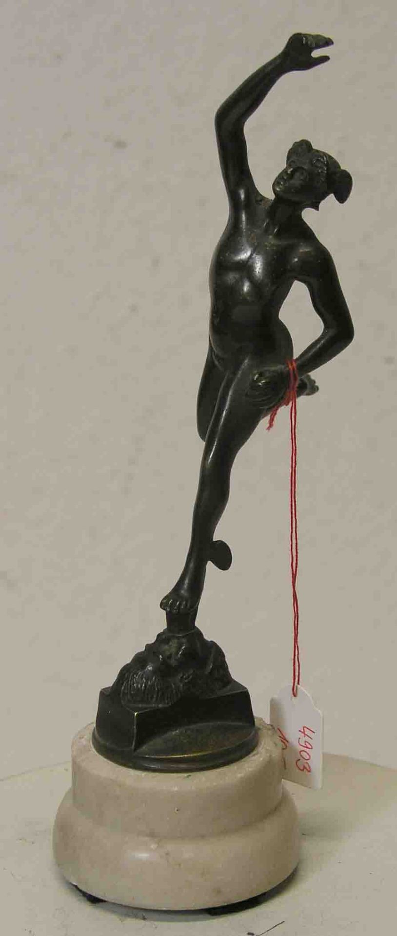 "Merkur". Bronzefigur in der Art von Giau Bologna. Auf Marmorsockel montiert. Gesamthöhe:<