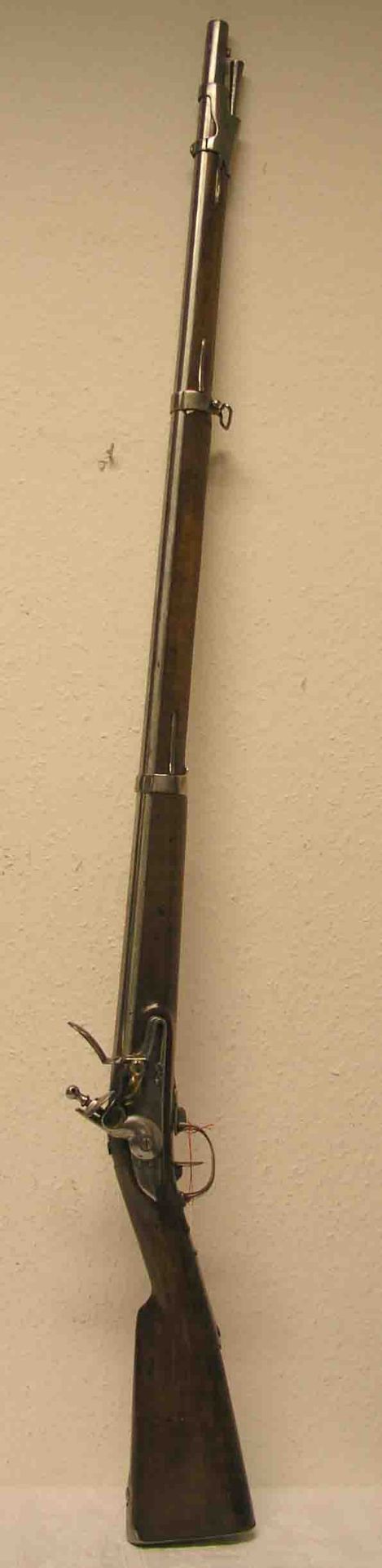 Muskete, 18. Jh., schweres, langes Vorderladergewehr mit glattem Lauf, Steinschloss,