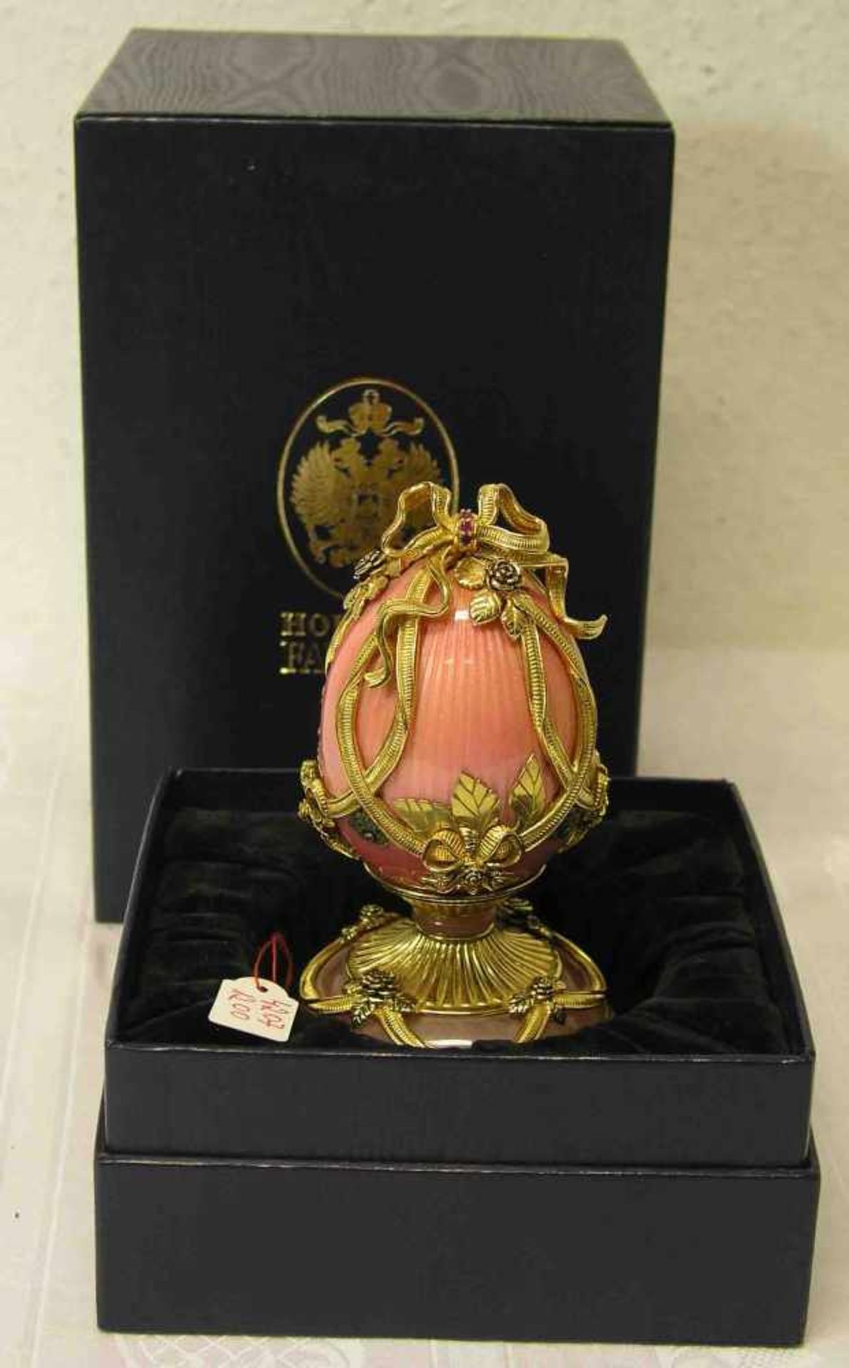 Prunk-Ei "Fabergé Rose Bouquet" Franklin Mint. Limited, 1991. Porzellan mit vergoldeter - Image 2 of 2