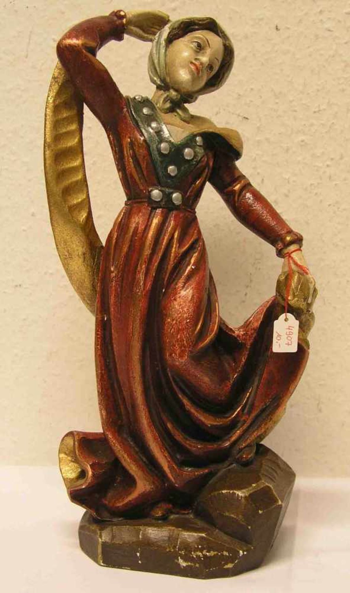 "Tänzerin". Holzgeschnitzte Figur, farbig gefasst, Höhe: 42cm.