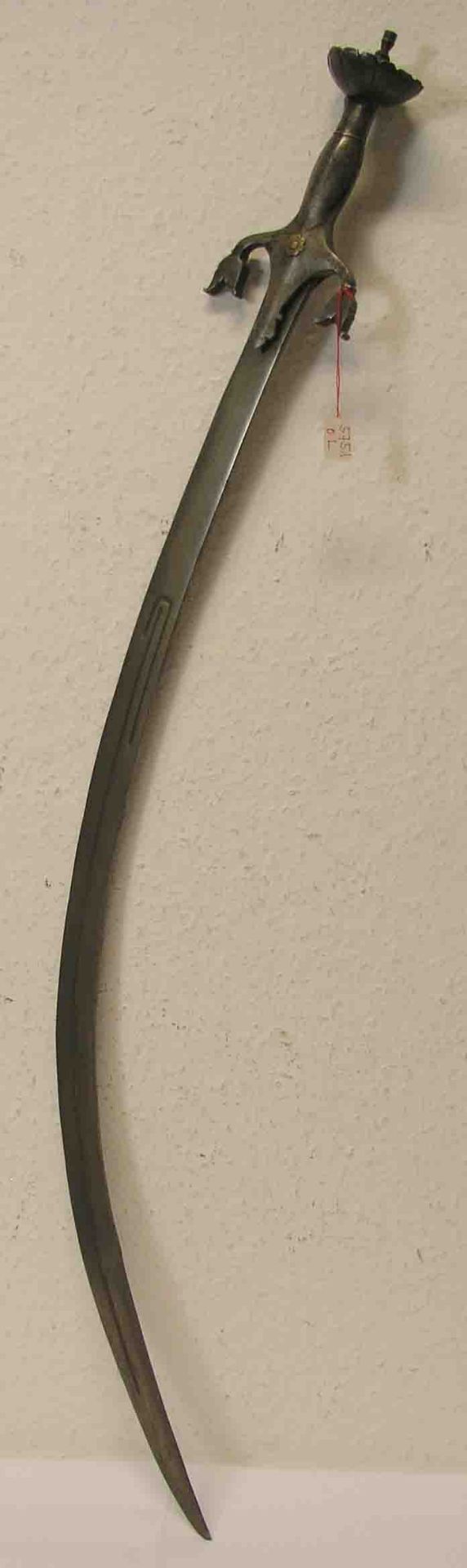Säbel, Pulouar, Afghanistan. Gekrümmte Klinge, eisernes Gefäß mit stark zur Klinge hin