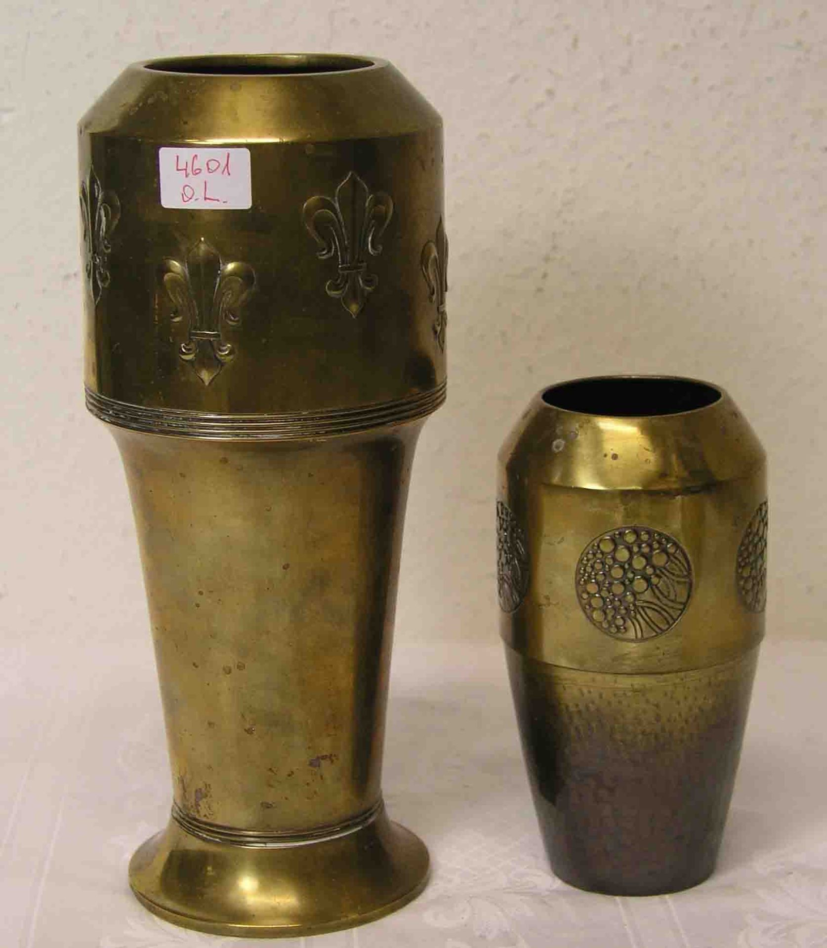 Zwei Vasen um 1920. WMF und Bing. Messingblech, Höhen 16,5 und 27cm. Gebrauchsspuren.