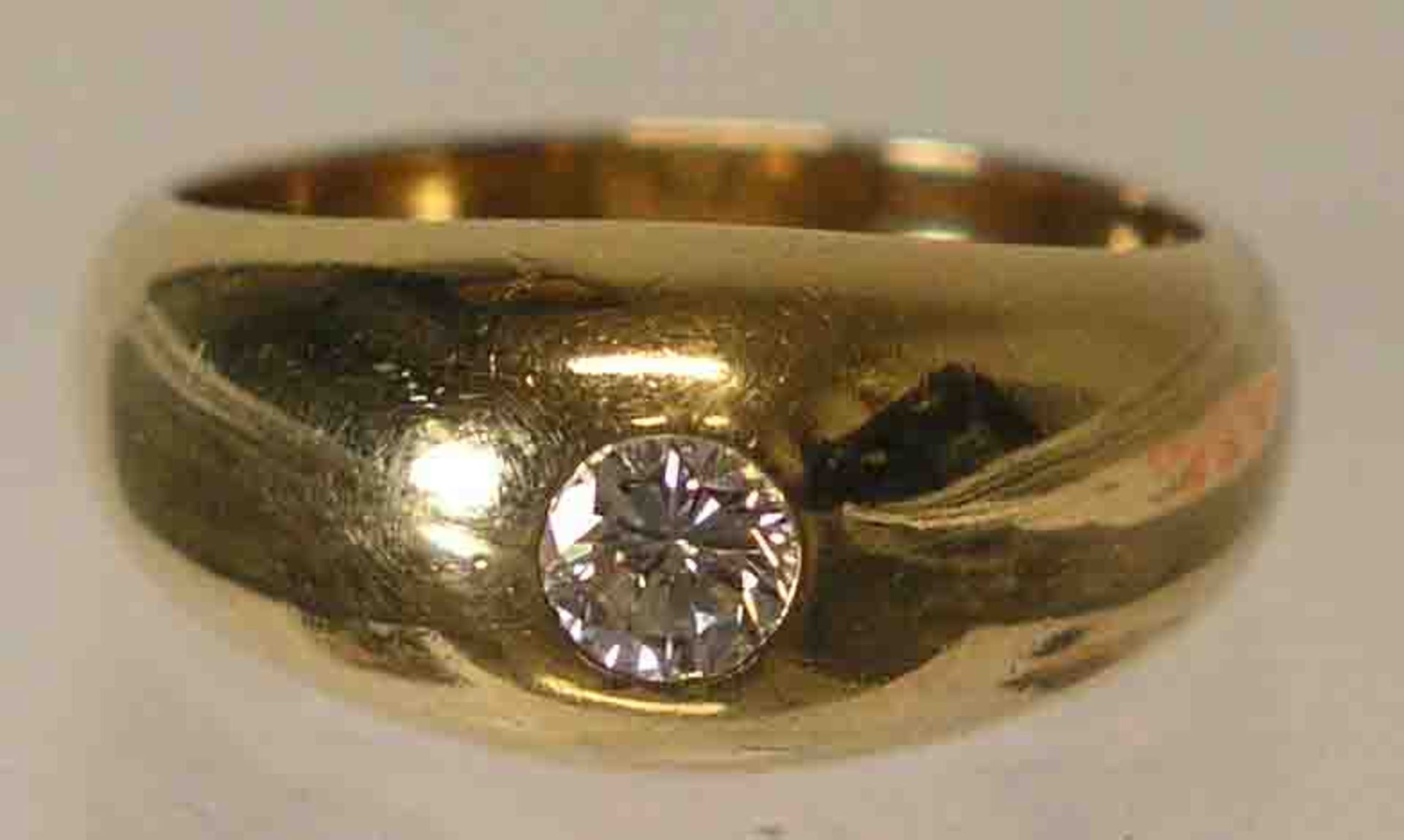 Solitär-Ring. 18 Kt. Gold. Brillant 0,44ct., lupenrein. RG 58, 12,6 Gramm.