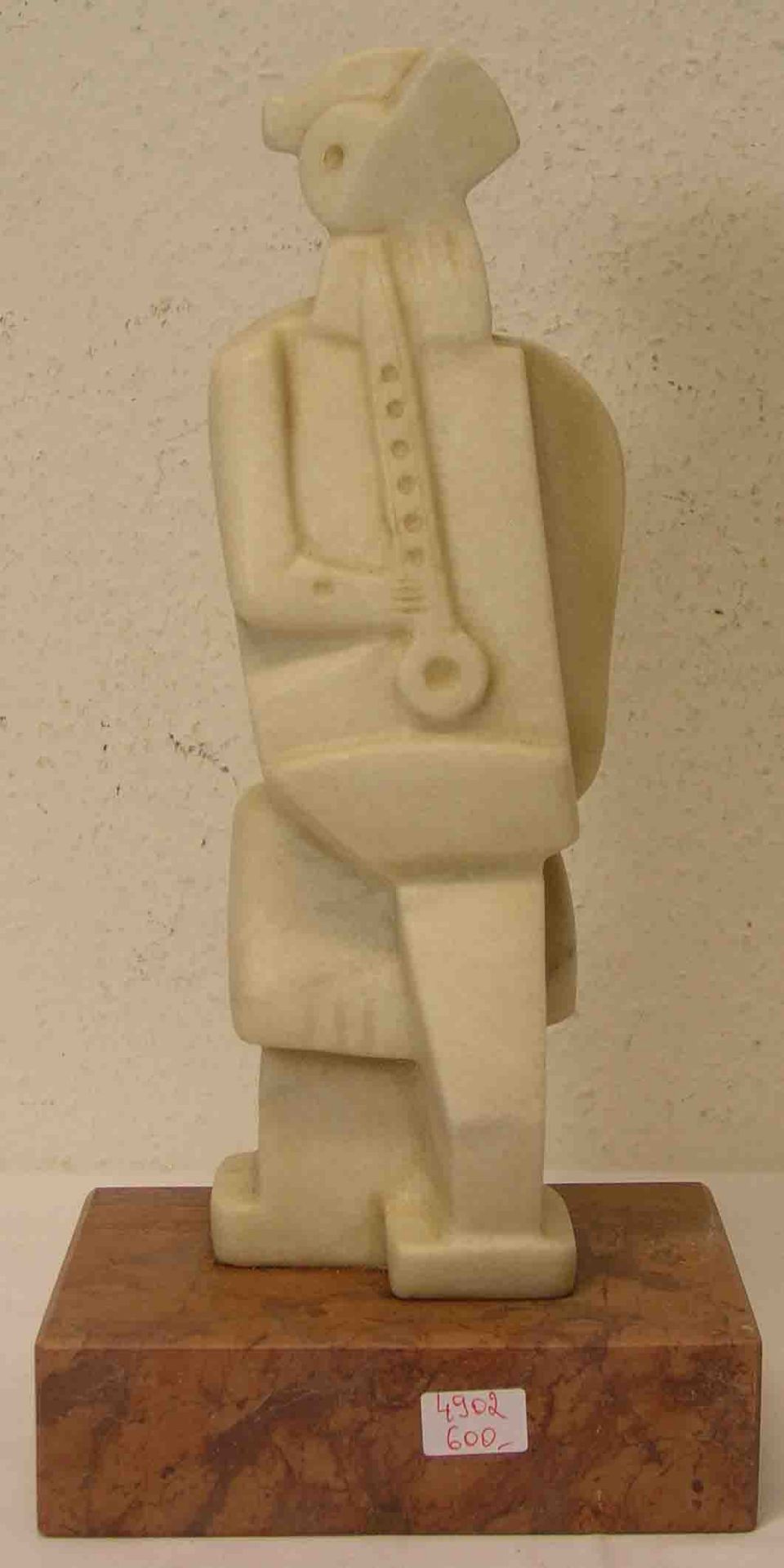 Musiker. Mamorfigur im Art déco Stil. Gesamthöhe: 41cm.