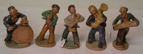 "Musikanten". Fünf Keramikfiguren, farbig staffiert, Höhe: ca. 13cm.