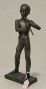 Kutas, Lazlo (geb. 1936), ungarischer Bildhauer: "Junge mit Flöte". Bronze, signiert,Höhe: 23cm.