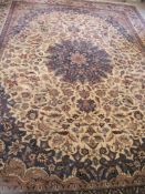 Teppich. Isfahan. Korkwolle. Blau-, beige-, roségrundig. 360 x 260cm, gebraucht.