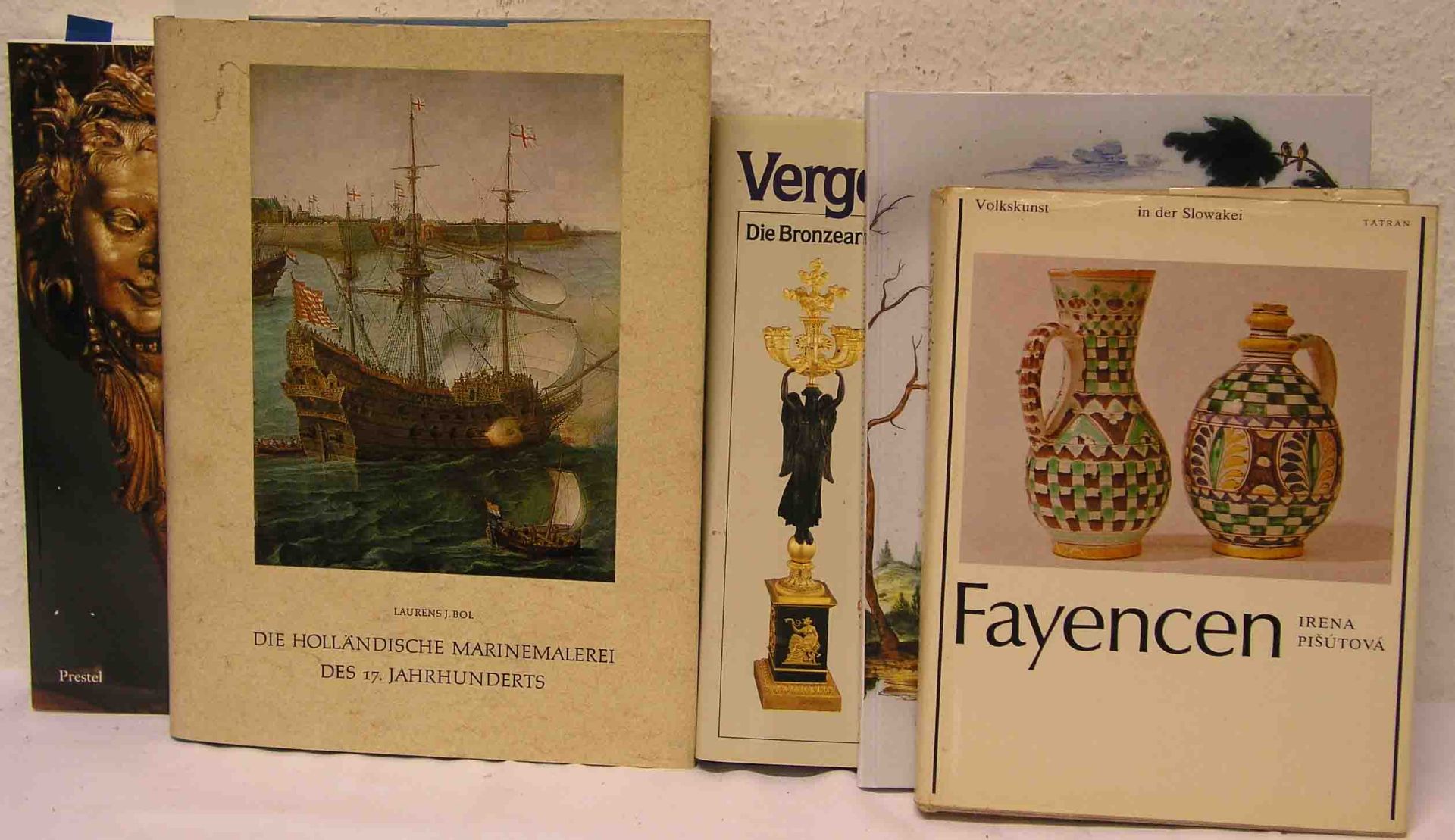 Posten von fünf Kunstbüchern. Dabei: Laurens J. Bol: "Die holländische Marinemalerei des17.