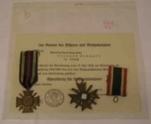 Zwei Medaillen: "Teilnahme am I. Weltkrieg mit Urkunde" und III. Reich "Verdienstkreuz