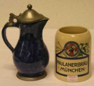 Bierkrug "Paulaner Bräu München" 0,5 Liter. Elfenbeinsteinzeug. Dazu: Henkelkännchen mitZinndeckel.