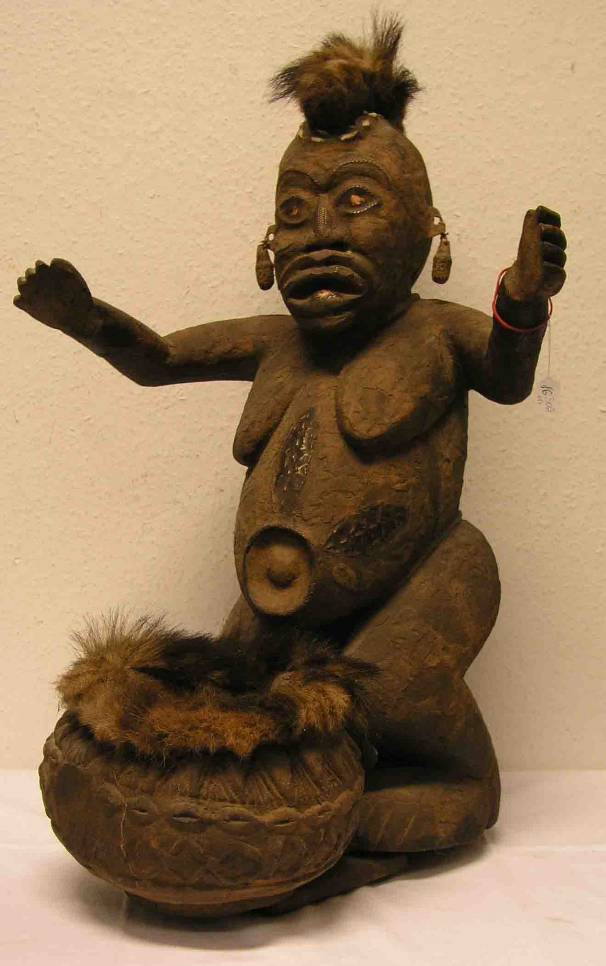 Afrika: "Fruchtbarkeitsfigur". Kamerun, Bangwe. Holz geschnitzt, Höhe: 75cm.