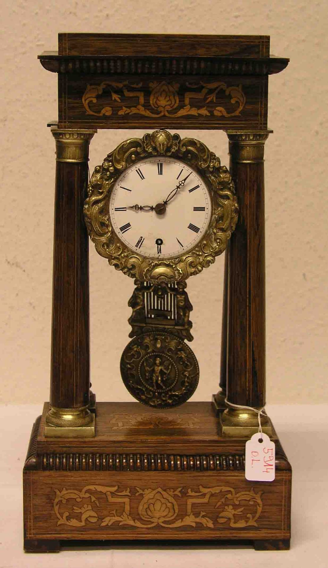 Pendule. Säulenuhr. Frankreich. 19. Jh. Palisander mit Intarsien aus Zitronenbaumholz.